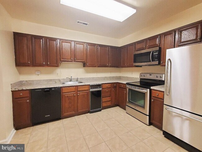 Building Photo - 5139 Dudley Ln