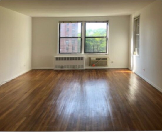Foto principal - 100-25 Queens Blvd