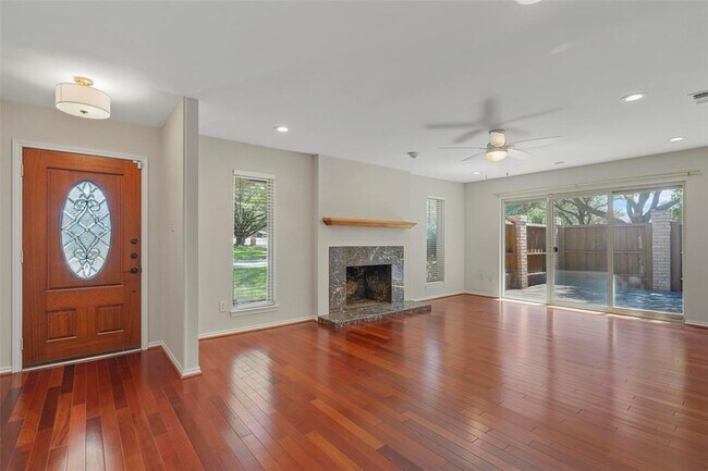 Foto del edificio - 4826 Darla Dr