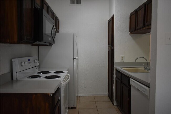 Building Photo - 9737 Whitehurst Dr