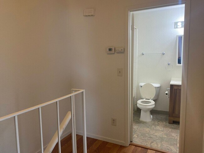 Building Photo - Large Two Bedroom Townhouse in Cal Villa