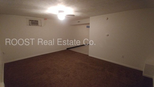 Building Photo - One Bedroom Apartment
