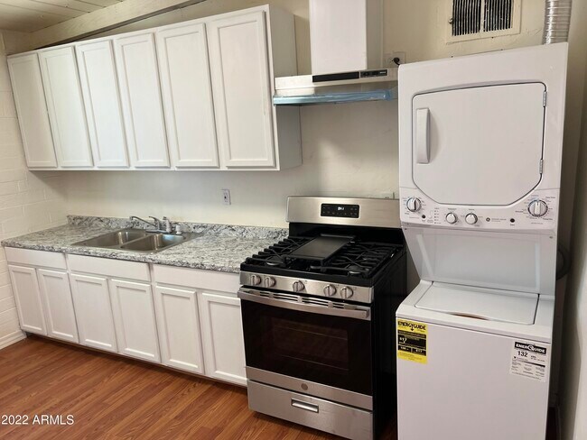 Building Photo - 5747 S 34th Pl