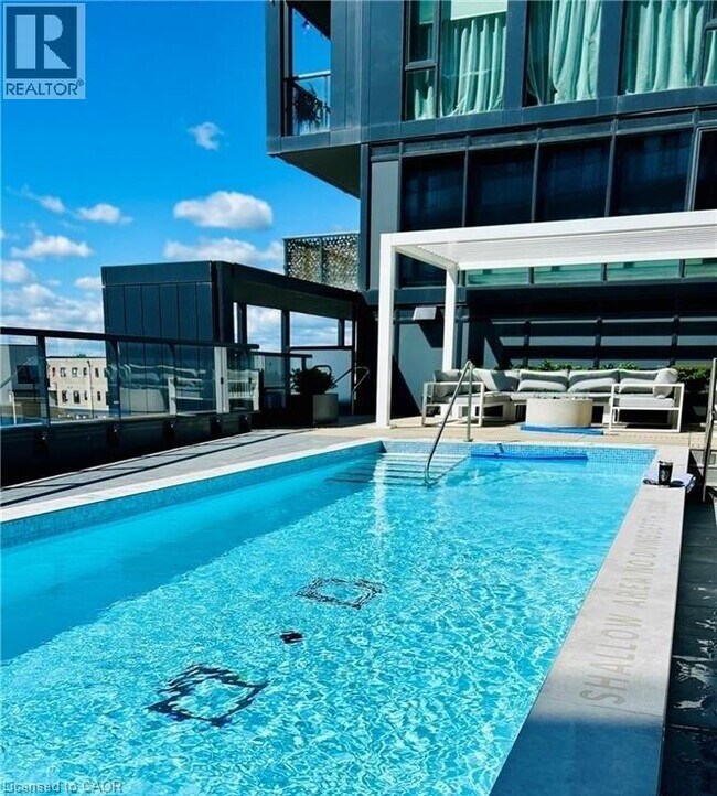 Photo du bâtiment - 3210 Dakota Cmn