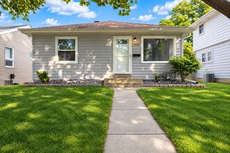 Building Photo - 5348 N Lydell Ave