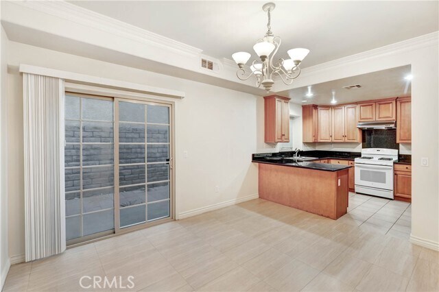 Building Photo - 1166 E Grand Ave