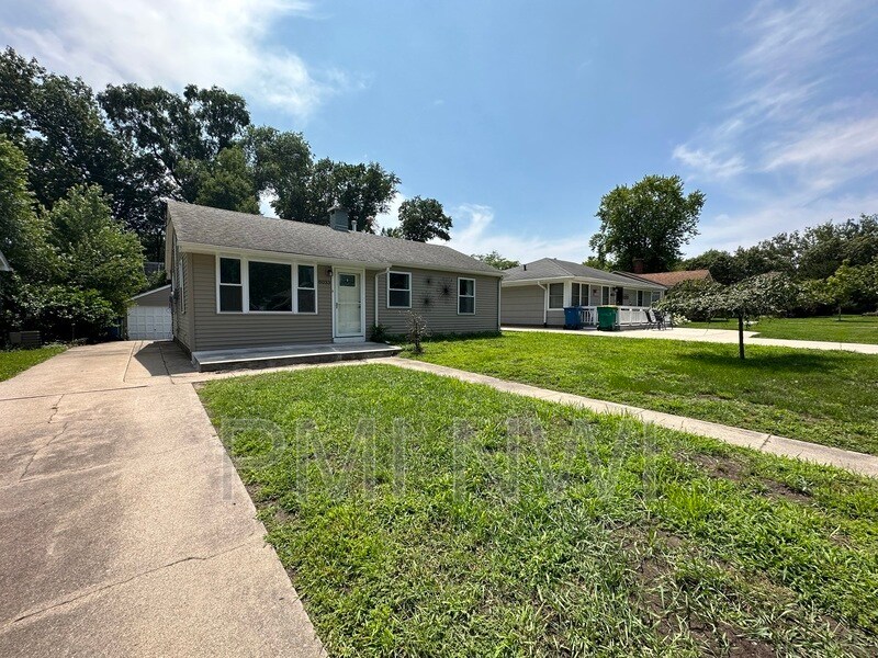 Primary Photo - 8033 Maple Ave