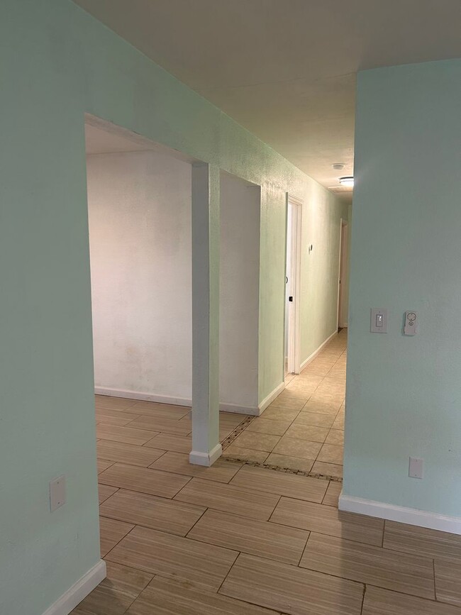 Foto del edificio - 854 Clover Ln