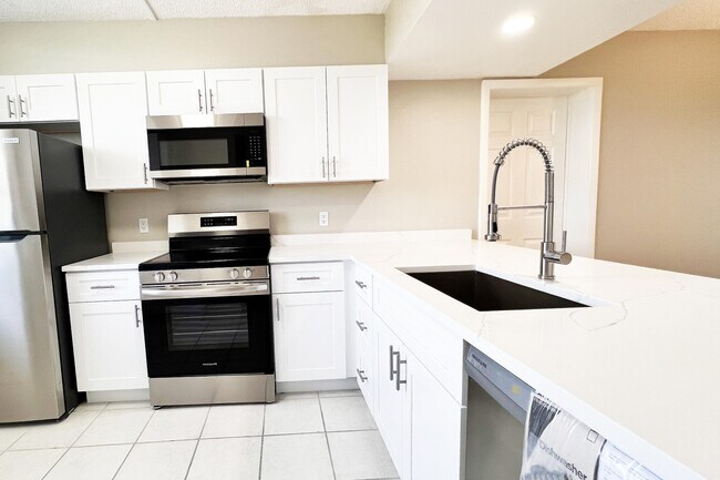 Foto del edificio - 3636 Whitehall Dr