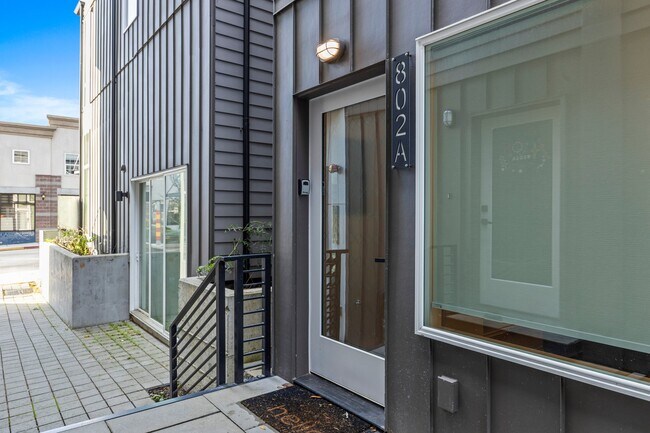 Foto del edificio - 802 23rd Ave S