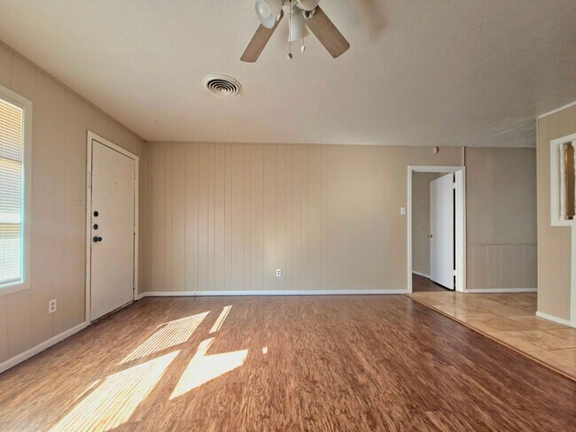 Foto del edificio - Lock in Today’s Rent for 2 Full Years! Affordable 3-Bedroom in the Heart of Lubbock’s Medical Dis...