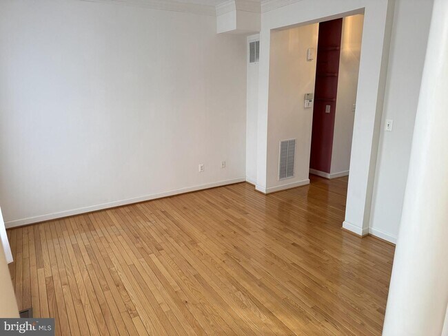 Building Photo - A rare opportunity to experience spacious, sophisticated living in a premier location.