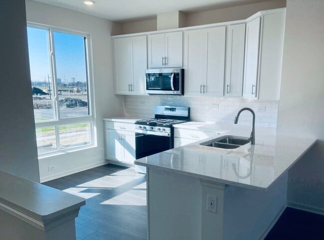 Building Photo - 2232 Venture Dr