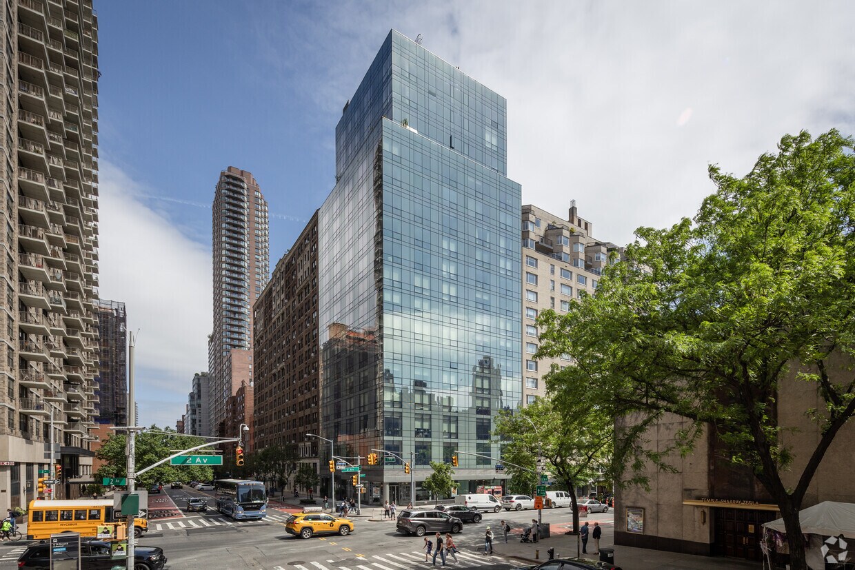 Primary Photo - 300 East 79