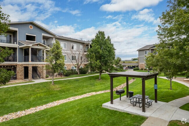 Áreas de picnic y espacios verdes en toda la zona. - Platte View Landing