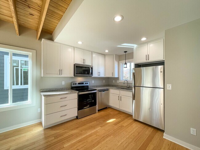 Foto del edificio - Beautiful, Brand-New Compact Cottage in So...