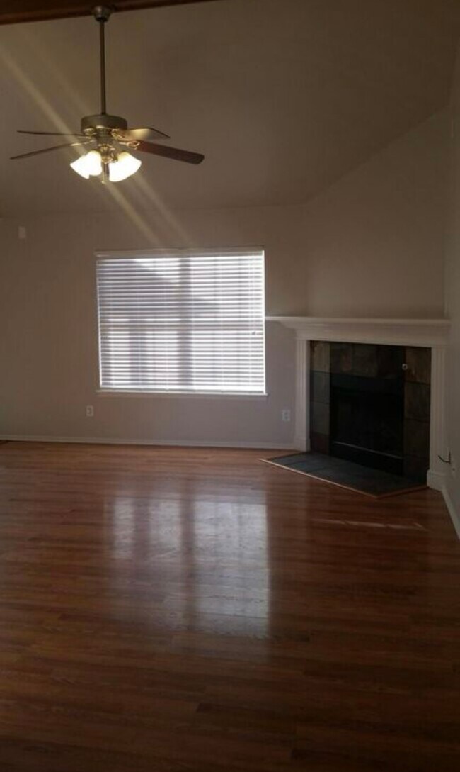 Building Photo - 1117 S Spinnaker Dr