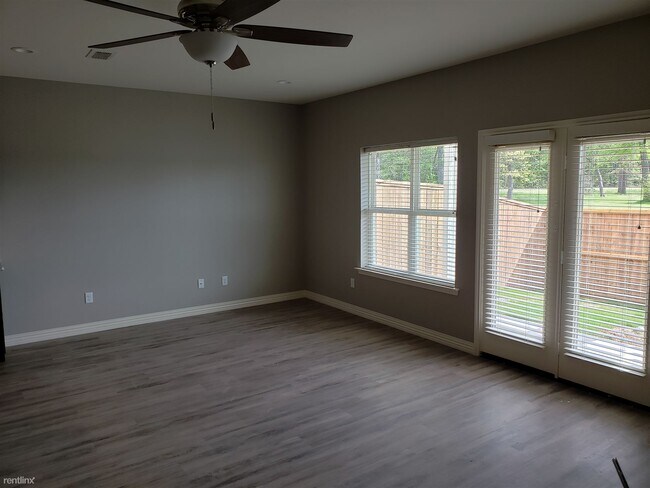 Building Photo - 3 br, 2.5 bath Townhome - 101 Corine St 105