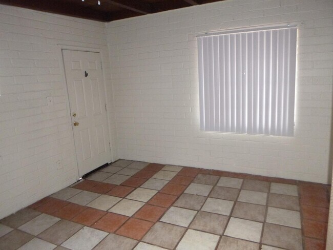 Foto del edificio - 1435 E Benson Hwy