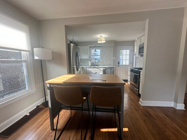 Foto del edificio - 8730 Pine Ave