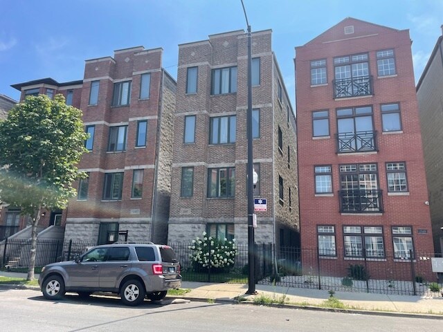 Primary Photo - 2347 W Harrison St