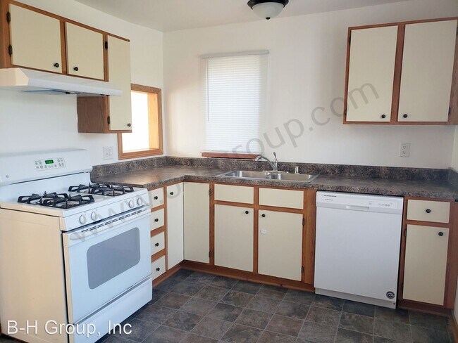Building Photo - 2 br, 1 bath House - 514 Washington Rd