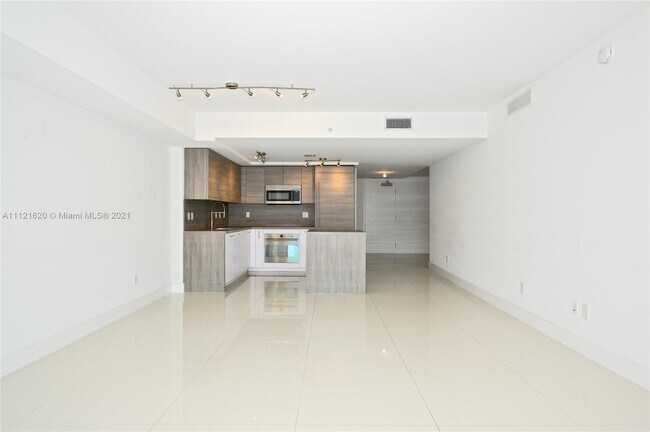 Building Photo - 400 Sunny Isles Blvd