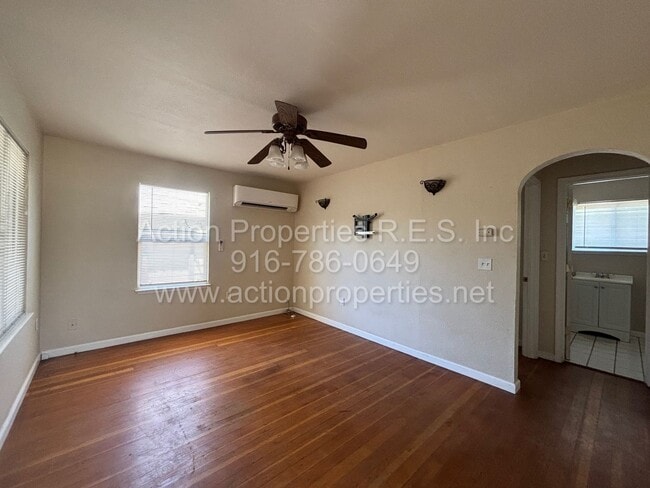 Building Photo - Charming 1 Bed, 1 Bath Home - Private Back...