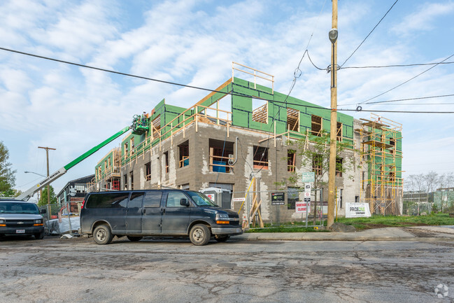 Building Photo - Quattro Condos