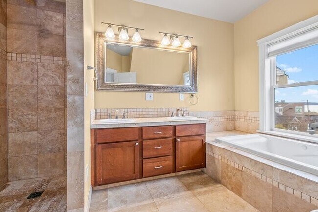 Foto del edificio - Quintessential West Seattle Townhome with Air Conditioning