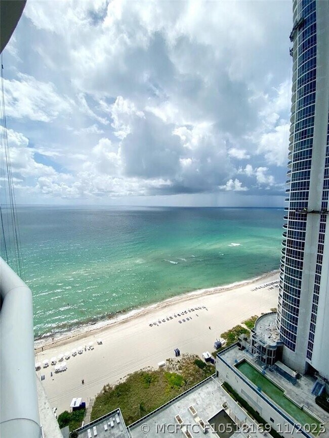 Foto del edificio - 16001 Collins Ave