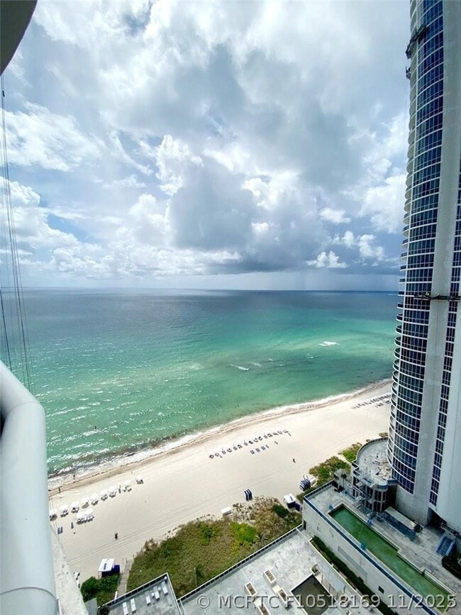 Building Photo - 16001 Collins Ave