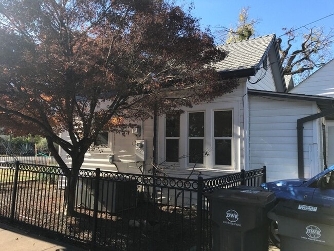 Building Photo - Charming house Downtown Davis