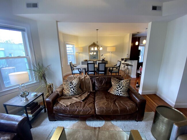 Building Photo - 2 br, 1 bath  - 226 Banks St Apt 5R