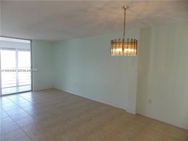 Foto del edificio - 3551 NE 169th St