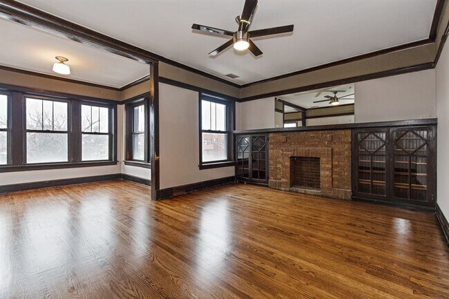 Building Photo - 4230 N Ashland Ave