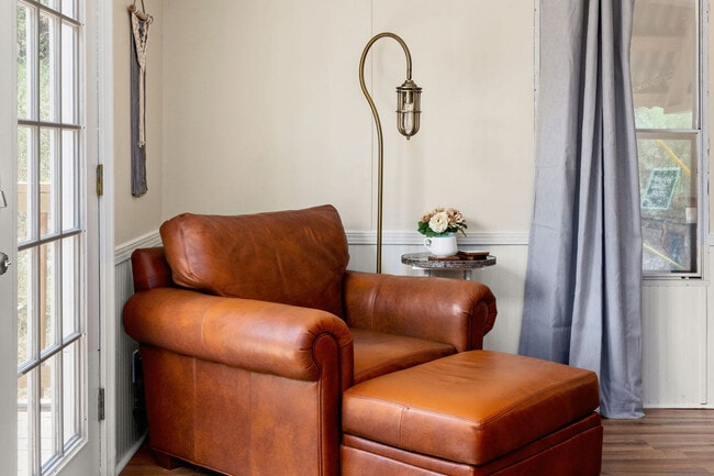 Foto del edificio - 705 Firefly Dr