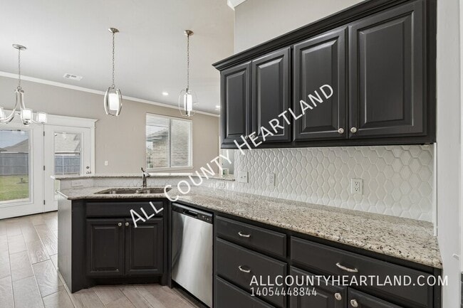 Building Photo - 8722 SW 40th Ter