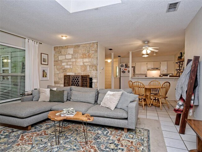 Building Photo - 8121 Ceberry Dr
