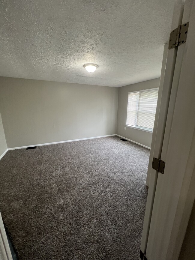 Building Photo - 1328 Bluegrass Ave