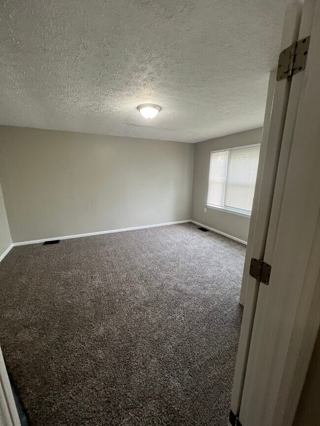 Foto del edificio - 1328 Bluegrass Ave