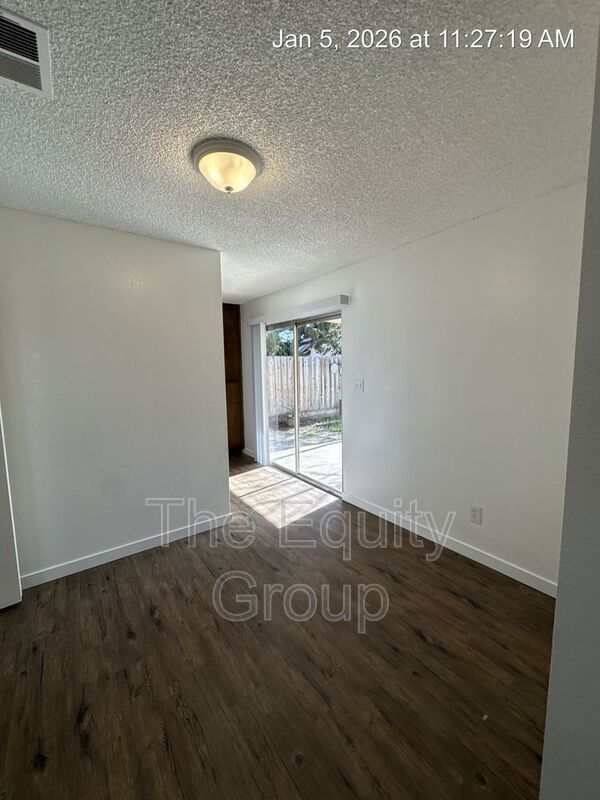 Foto del edificio - 2019 E Walnut Ave