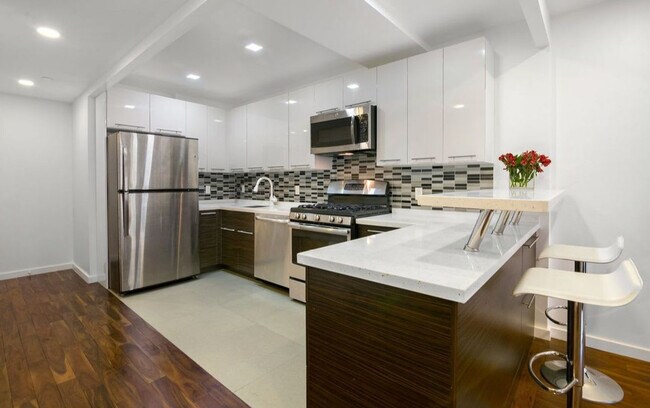 Foto del edificio - 77 E 110th St