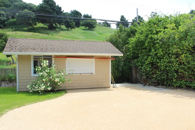 Building Photo - 14 Juno Rd