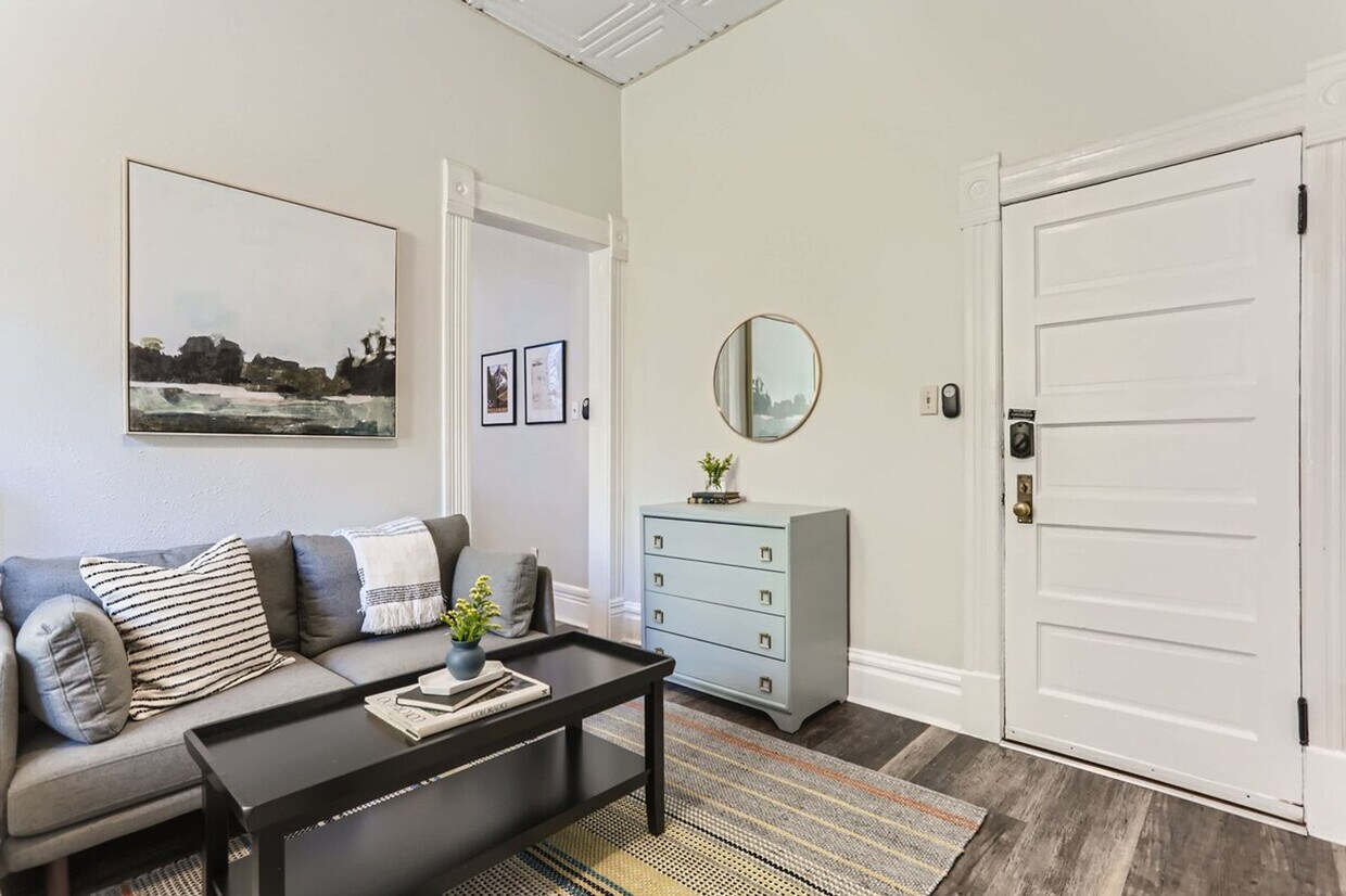 Foto principal - 2805 E 16th Ave