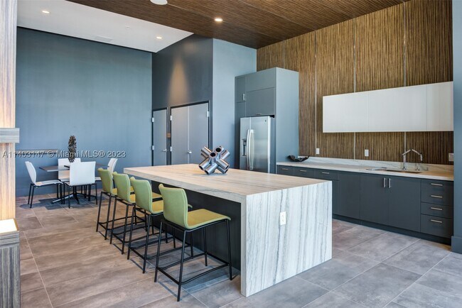 Foto del edificio - 3170 SW 22nd St