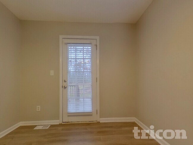 Foto del edificio - 210 Legend Dr