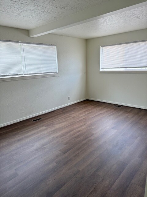 Foto del edificio - 165 W 250 N