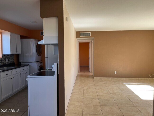 Building Photo - 4307 Ave Palermo