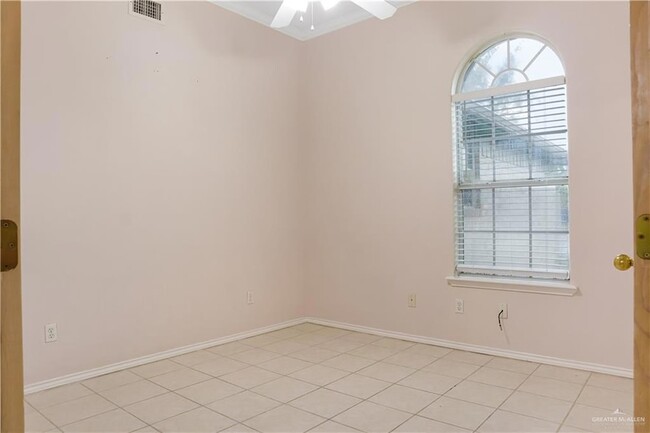 Foto del edificio - 2212 Lilly Cove Dr